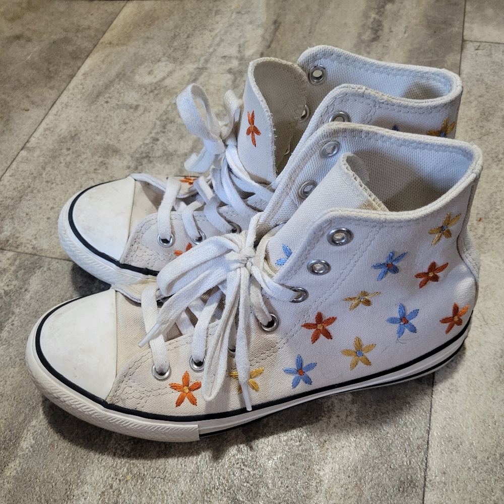 Girls Converse spring flowers embroidered size 3